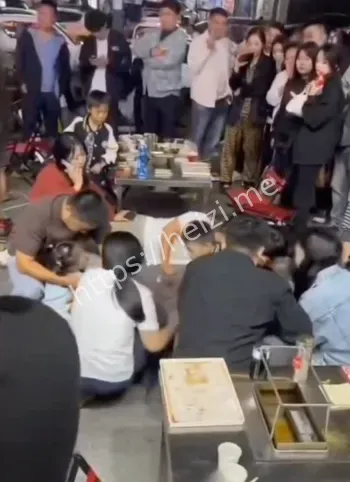 安徽女子阻止抽烟动手