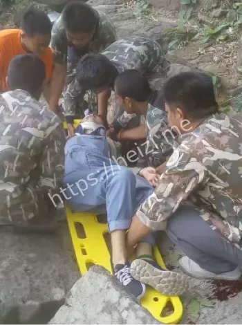 拒采访乘车离去