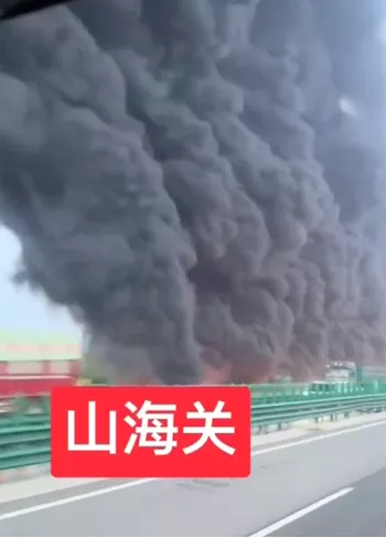 危化品运输追尾泄漏