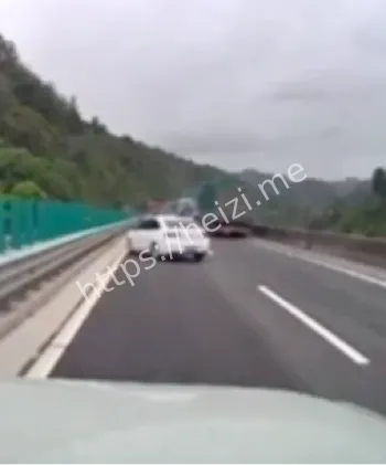 行车记录仪坠桥画面