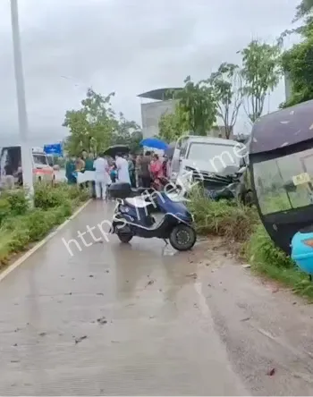 广西贵港皮卡车事故