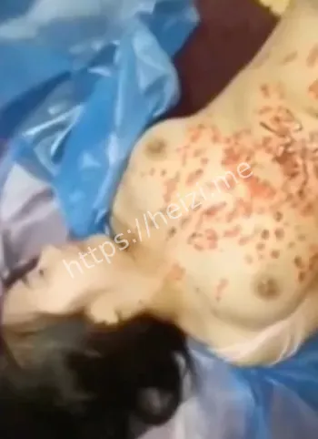 户外露出亲密互动