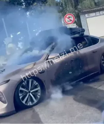 云南大理喜洲古镇蔚来ET8自燃