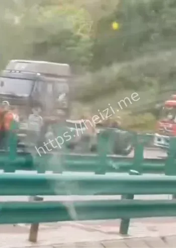 京哈高速黑烟滚滚救援过程