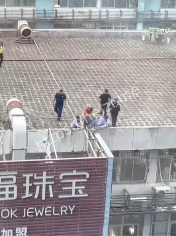 楼顶坠落内幕曝光