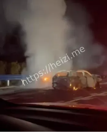 两车起火