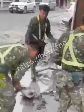 多名男女集体走秀争议