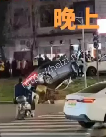 御营小学门口突发车祸