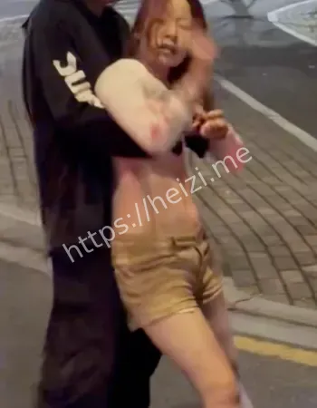 广西一中体育馆对面