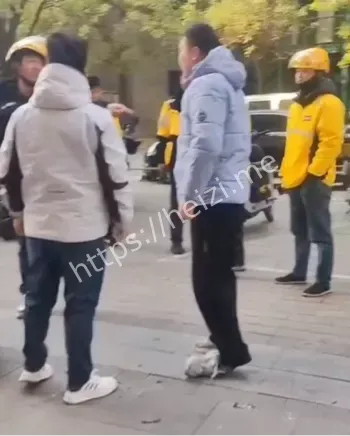 骑手刀捅站长副站长