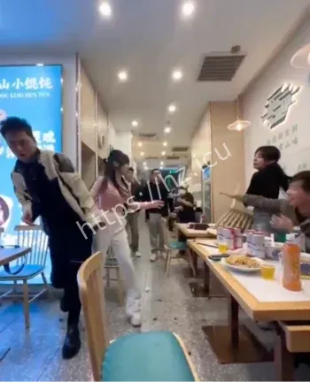 上海餐厅两美女肢体冲突