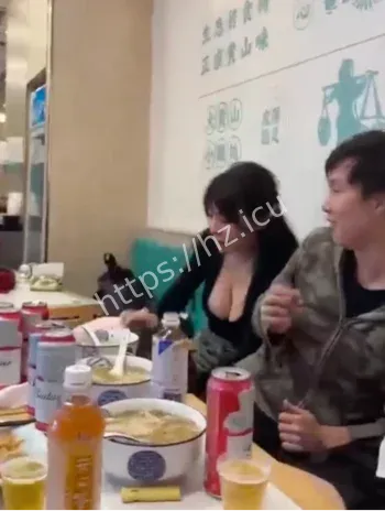 上海财兜兜馄饨店冲突视频