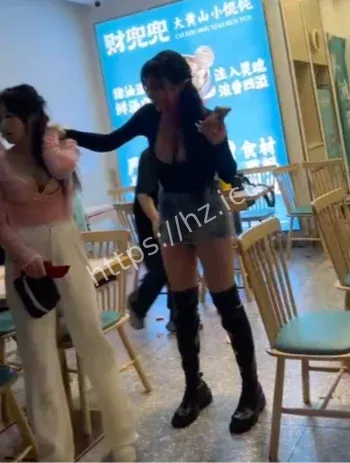 上海财兜兜馄饨店冲突视频