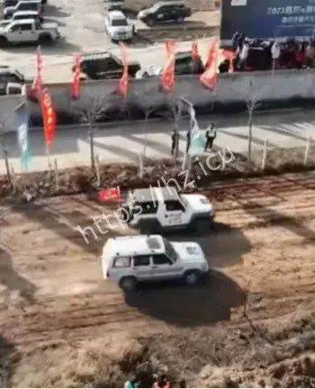越野赛现场2人重伤